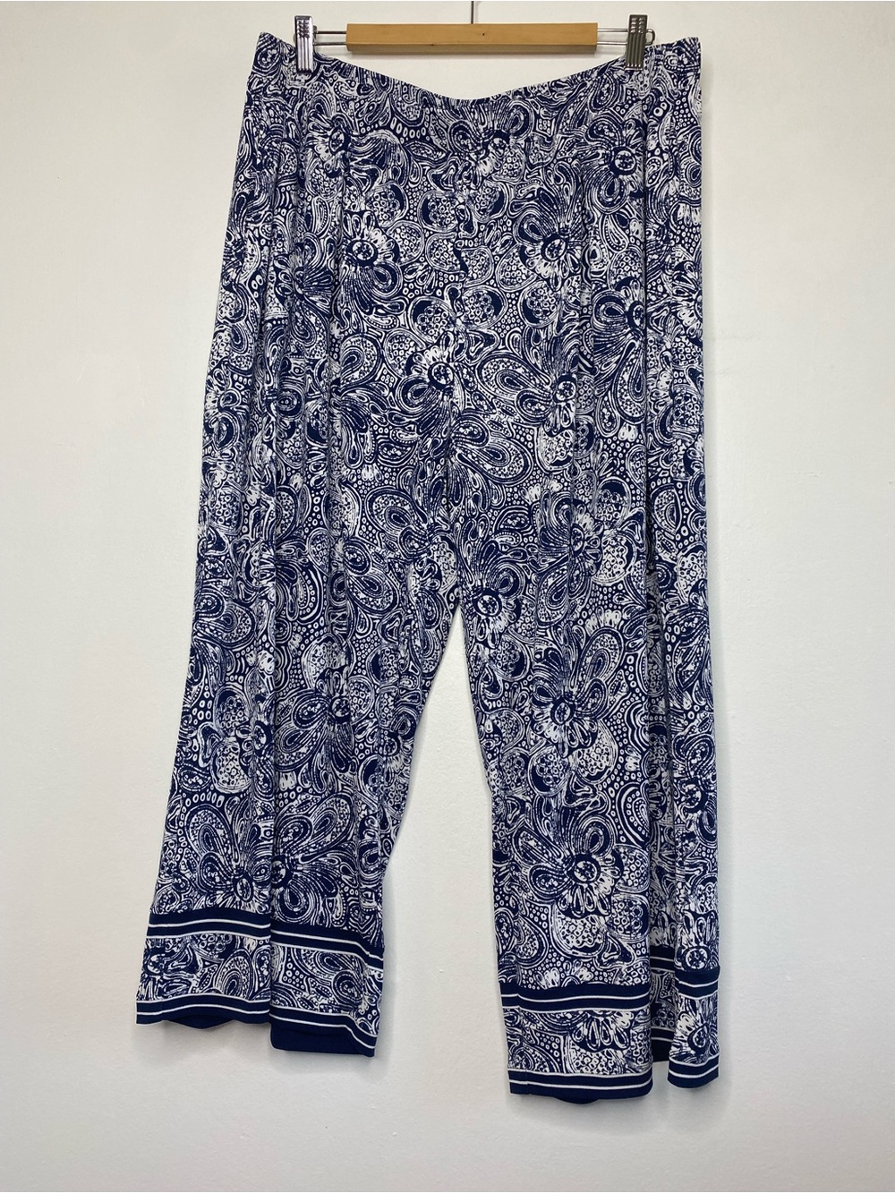 Michael Kors Capris pull on paisley Pants Size XL Resort Vacation